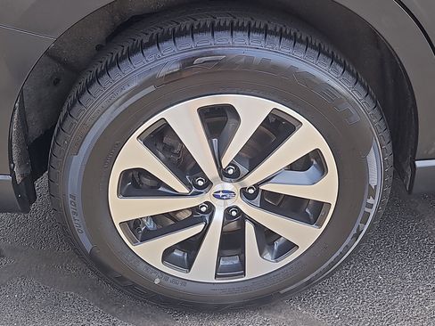 Used 2023 Subaru Outback Premium AWD/4WD image 28