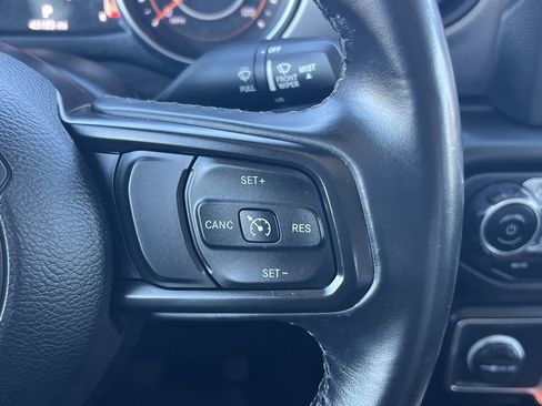 Used 2021 Jeep Gladiator Sport image 9