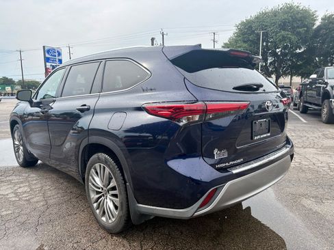 Used 2021 Toyota Highlander Platinum AWD/4WD image 4