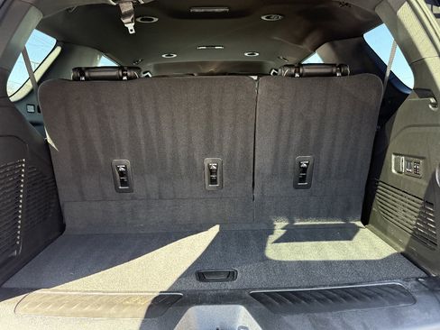 Used 2025 GMC Yukon Elevation image 22