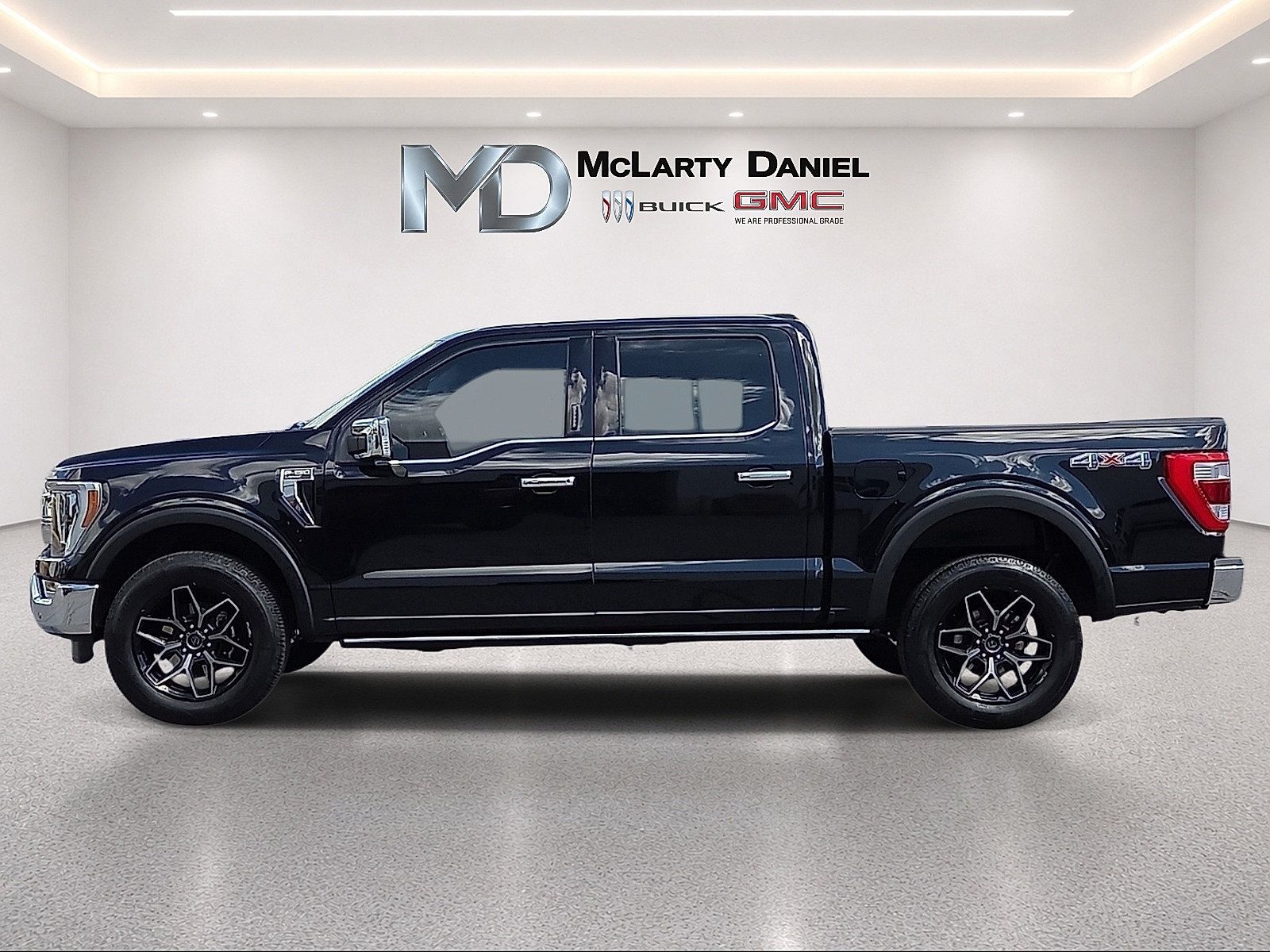 Used 2023 Ford F150 Lariat w/ Equipment Group 502A High AWD/4WD image 3