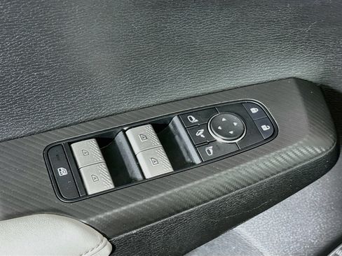 Used 2025 Mitsubishi Outlander SE FWD image 15