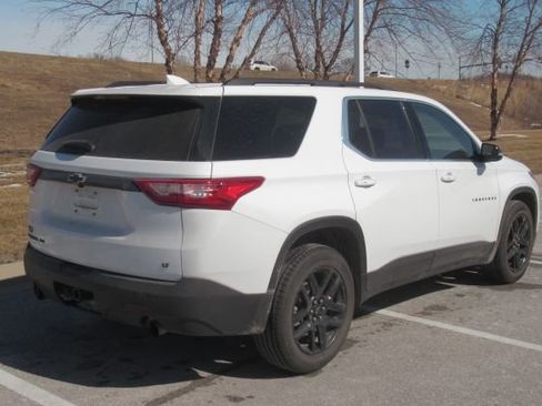 Used 2020 Chevrolet Traverse LT w/ LPO, Blackout Package image 2