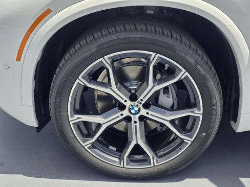 New 2026 BMW X5 xDrive40i w/ M Sport Package AWD/4WD image 7
