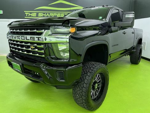 Used 2022 Chevrolet Silverado 2500 Custom w/ Custom Value Package AWD/4WD image 5