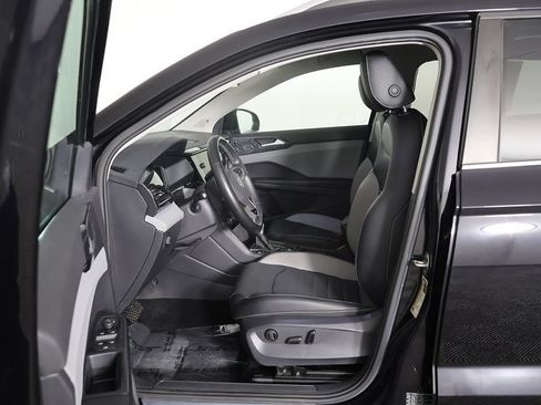 Used 2022 Volkswagen Taos SEL w/ Panoramic Sunroof Package AWD/4WD image 30