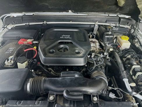 Used 2019 Jeep Wrangler Unlimited Rubicon AWD/4WD image 32