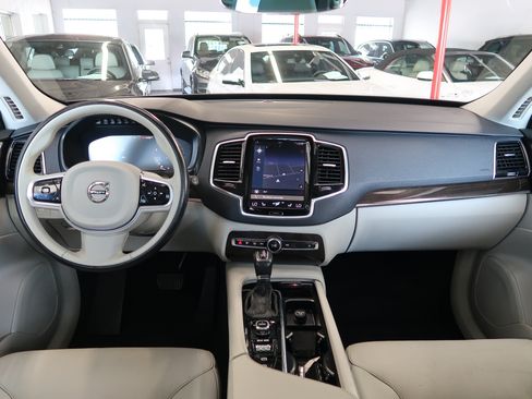 Used 2017 Volvo XC90 T6 Momentum w/ Vision Package AWD/4WD image 11