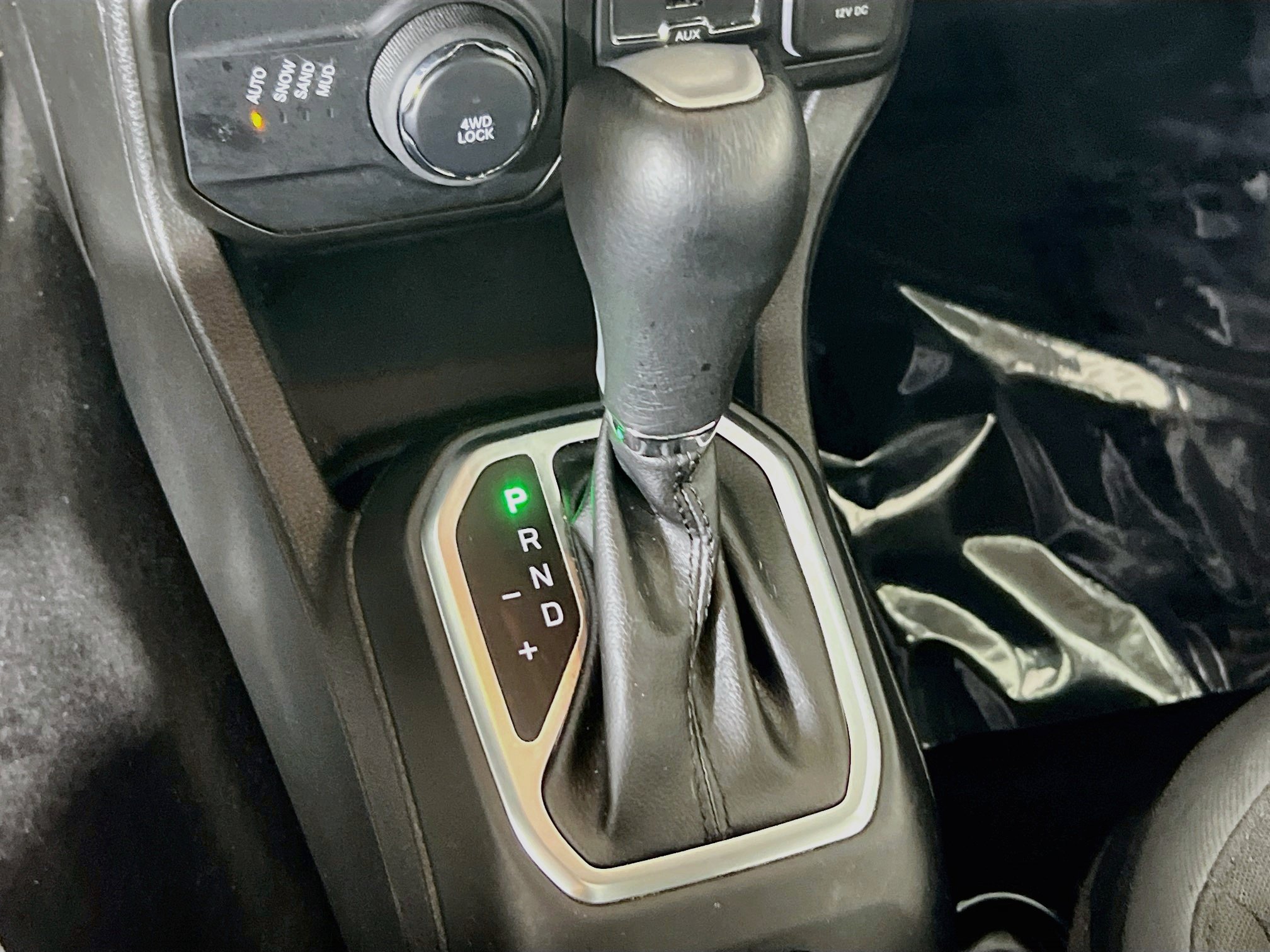 Used 2023 Jeep Renegade Latitude AWD/4WD image 17