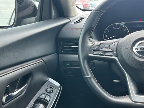 Certified 2023 Nissan Sentra SR FWD image 13