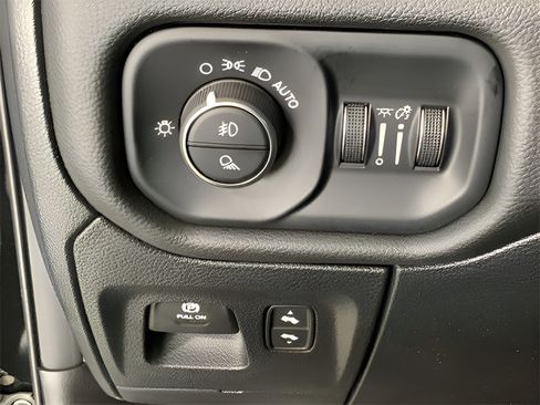 Used 2025 RAM 1500 Big Horn AWD/4WD image 36
