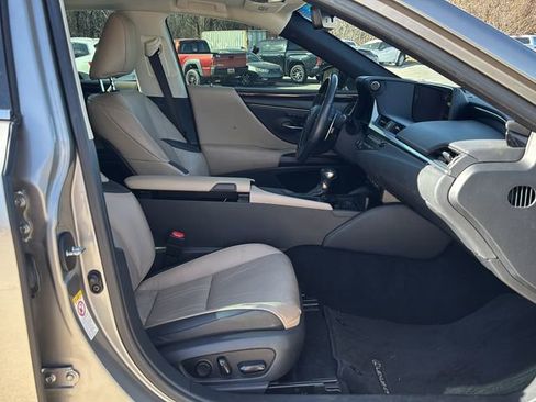 Used 2019 Lexus ES 350 350 Luxury w/ Accessory Package 2 image 11