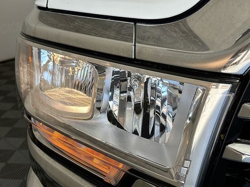 Used 2024 RAM 2500 Tradesman w/ Chrome Appearance Group image 9