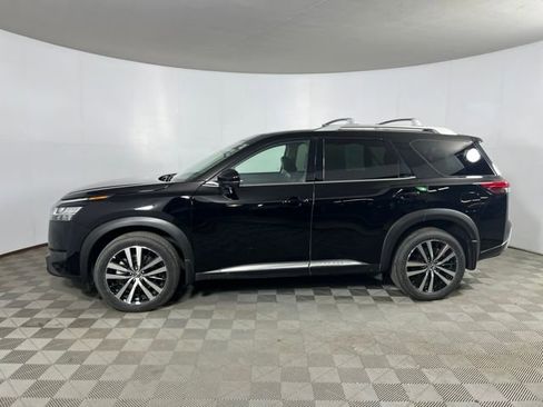 Used 2024 Nissan Pathfinder Platinum image 10
