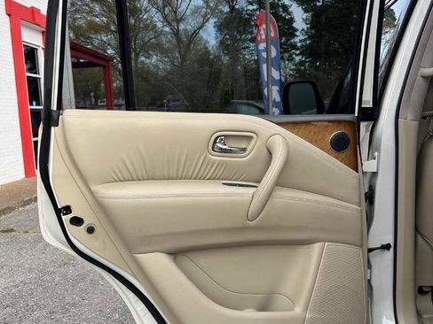 Used 2014 INFINITI QX80 4WD w/ Theater Package image 14