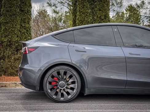 Used 2023 Tesla Model Y Performance image 13