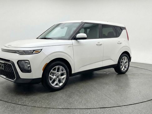 Used 2025 Kia Soul LX w/ LX Technology Package image 3