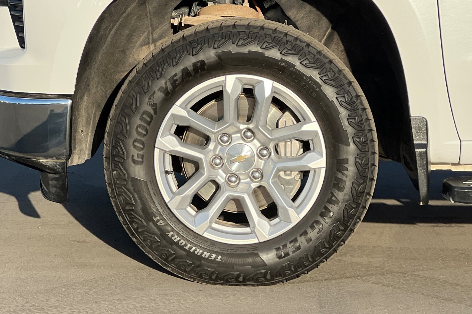 Used 2025 Chevrolet Silverado 1500 LT AWD/4WD image 37