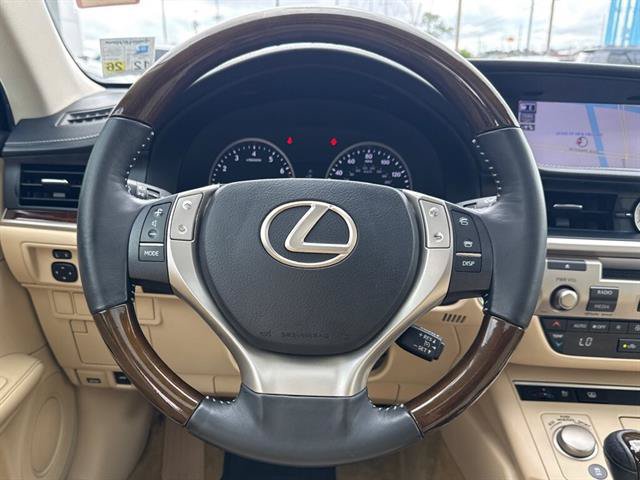 Used 2014 Lexus ES 350 w/ Luxury Package FWD image 12