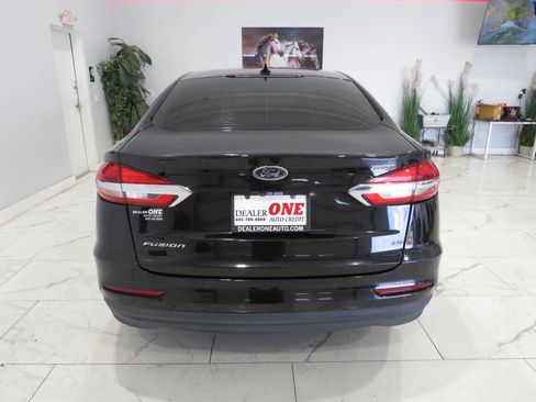 Used 2020 Ford Fusion SE FWD image 4