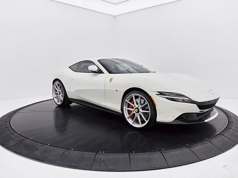 Used 2022 Ferrari Roma RWD image 17