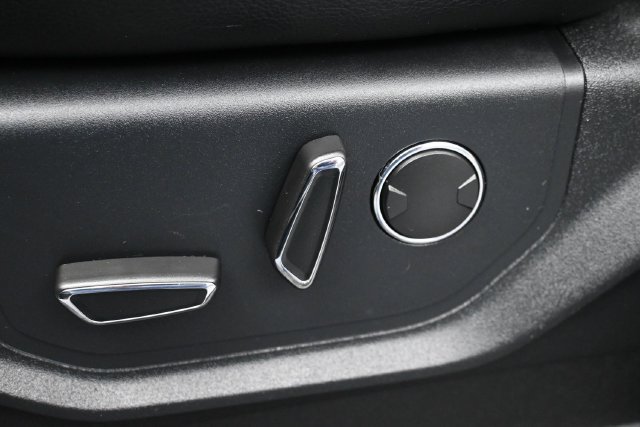 Used 2018 Ford F150 Lariat w/ Equipment Group 502A Luxury AWD/4WD image 12