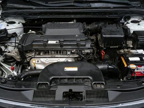 Used 2010 Hyundai Elantra SE image 29