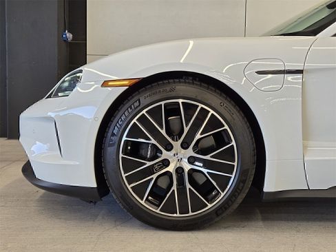Used 2025 Porsche Taycan RWD image 9