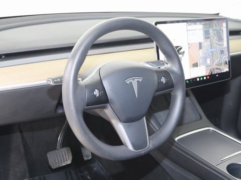 Used 2021 Tesla Model Y Long Range image 6