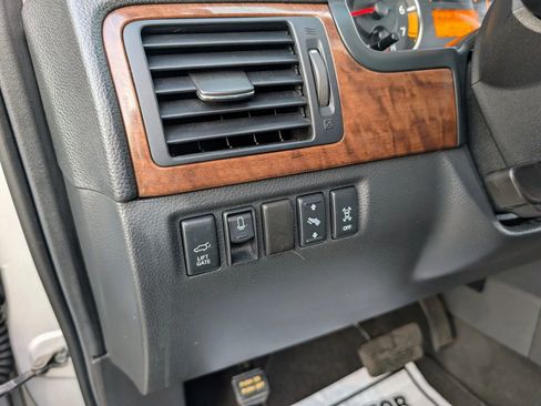 Used 2013 Nissan Armada Platinum image 24