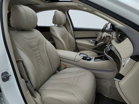 Used 2019 Mercedes-Benz S 560 Sedan image 24