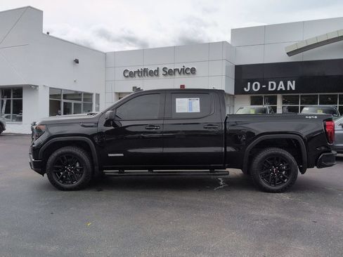 Used 2024 GMC Sierra 1500 Elevation w/ LPO, Elevation Black Package AWD/4WD image 8