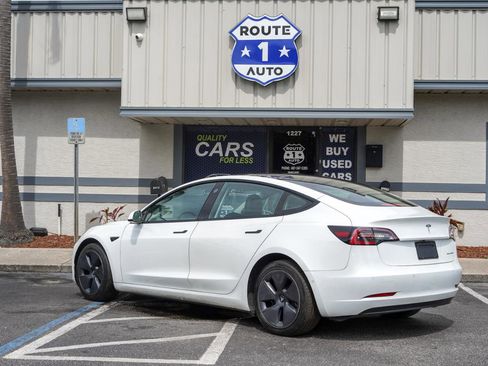 Used 2022 Tesla Model 3 Long Range AWD/4WD image 3