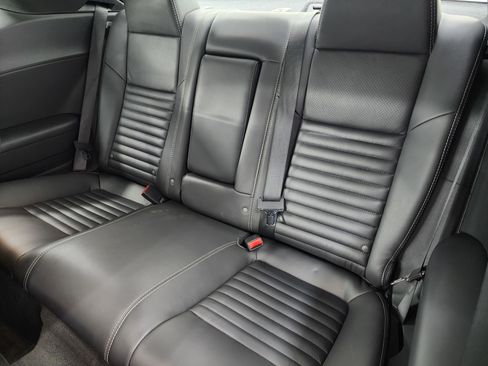 Used 2010 Dodge Challenger R/T RWD image 9