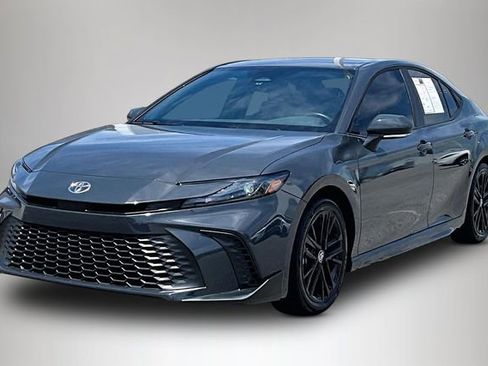 Used 2025 Toyota Camry SE FWD image 2