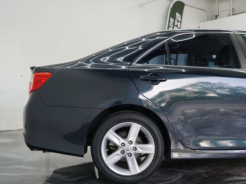 Used 2013 Toyota Camry SE w/ Leather Pkg FWD image 6