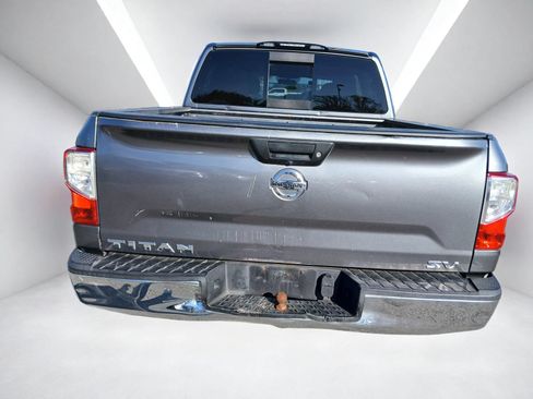 Used 2018 Nissan Titan SV RWD image 6