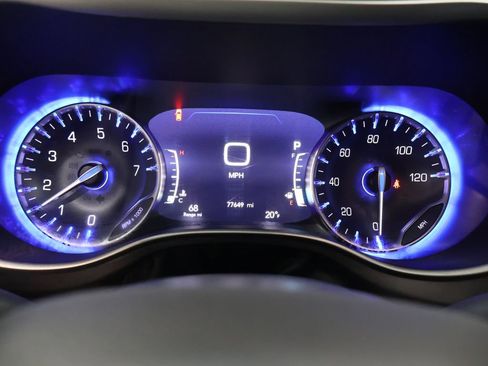 Used 2022 Chrysler Pacifica Touring-L image 37