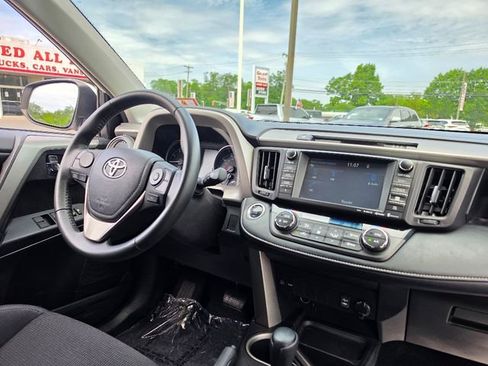 Used 2017 Toyota RAV4 XLE AWD/4WD image 13