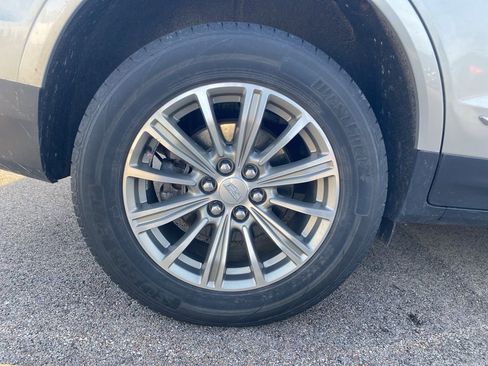 Used 2018 Cadillac XT5 Luxury w/ Driver Awareness Package image 8