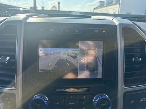 Used 2020 Ford F150 Lariat w/ Equipment Group 502A Luxury image 17