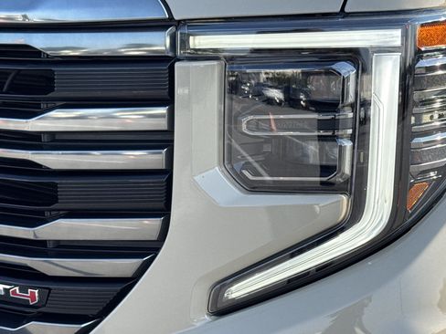 Used 2023 GMC Sierra 1500 AT4 w/ Technology Package AWD/4WD image 6