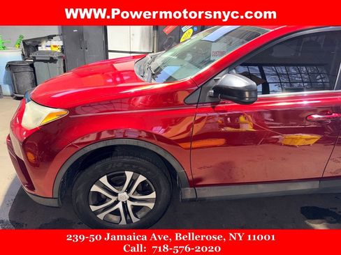 Used 2018 Toyota RAV4 LE image 3