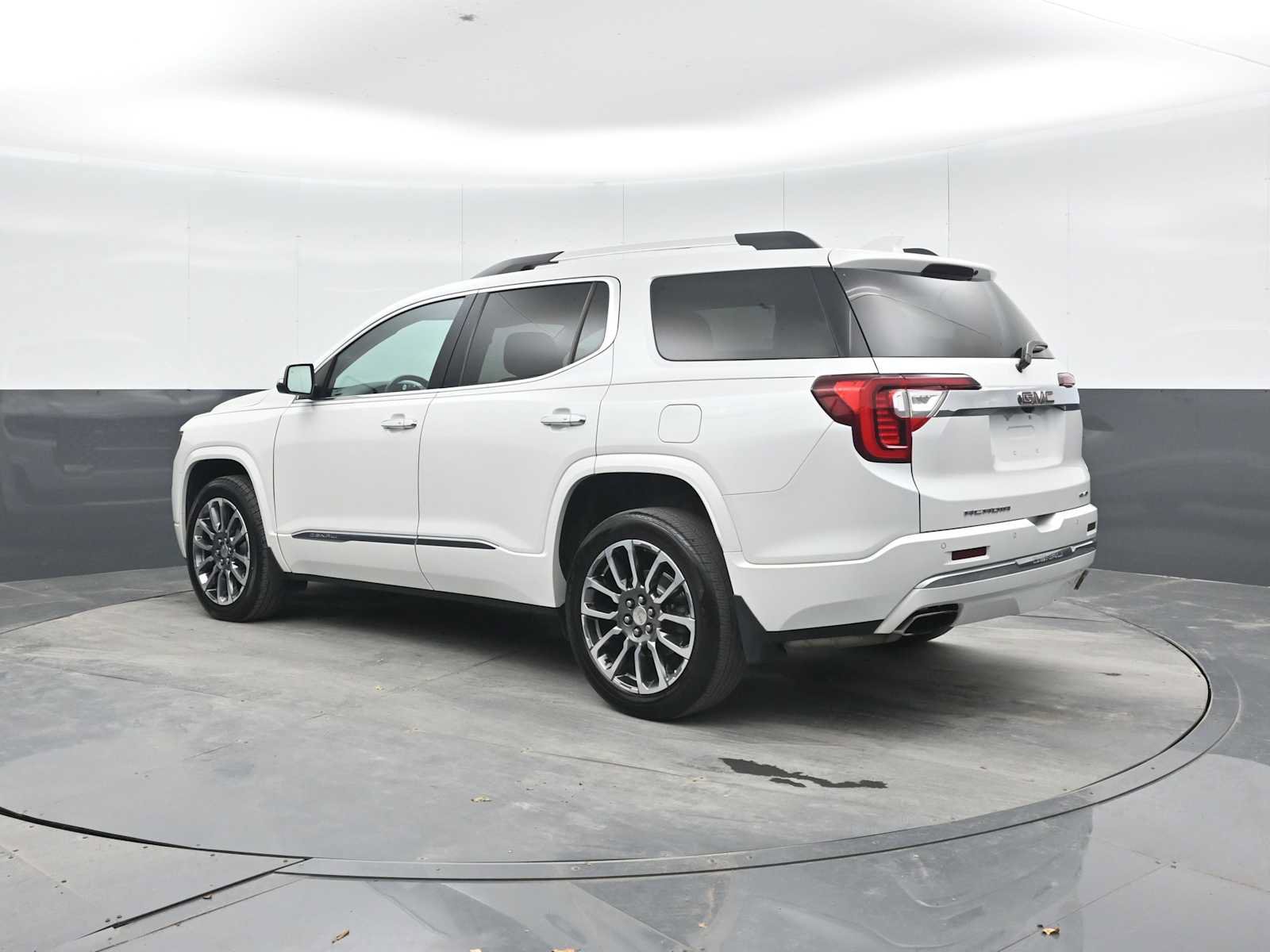 Used 2020 GMC Acadia Denali w/ LPO, Floor Liner Package AWD/4WD image 2