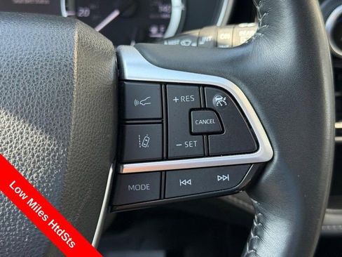 Used 2023 Toyota Highlander XLE AWD/4WD image 22