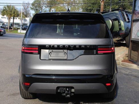 Certified 2025 Land Rover Discovery Dynamic SE image 8
