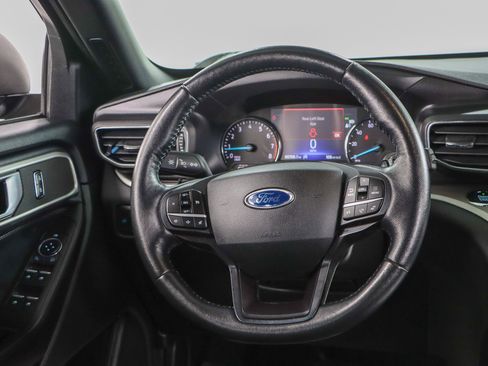 Used 2020 Ford Explorer XLT w/ Equipment Group 202A AWD/4WD image 12