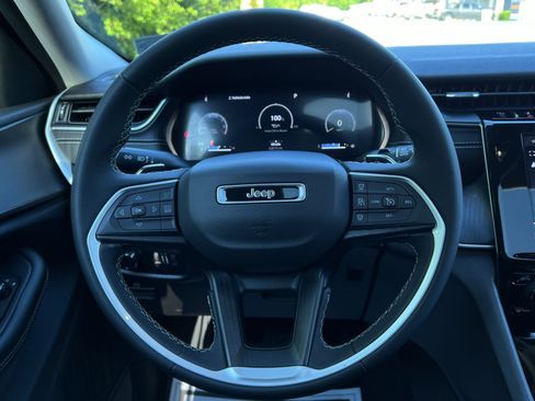 Used 2023 Jeep Grand Cherokee L Laredo AWD/4WD image 39