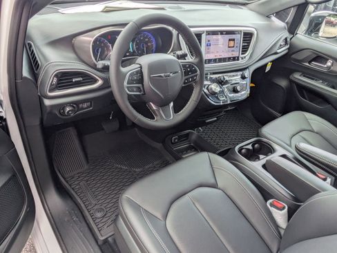 New 2026 Chrysler Pacifica Select FWD image 9