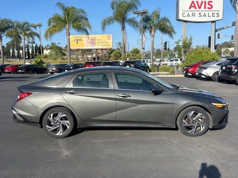 Used 2025 Hyundai Elantra SEL FWD image 4
